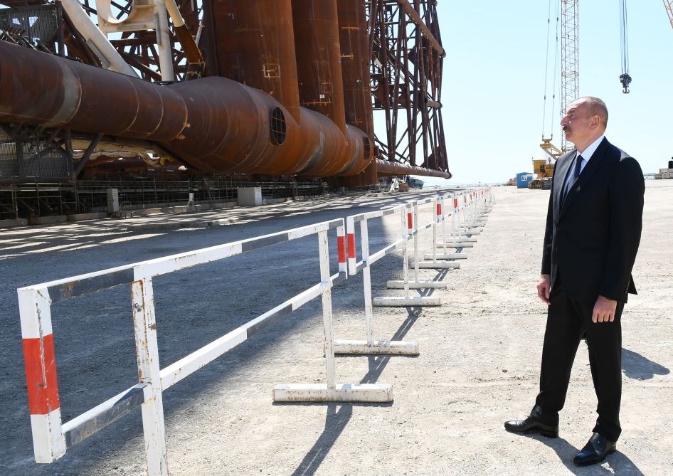 Prezident İlham Əliyev “Qarabağ” yatağının dayaq blokunun dənizə yola salınması mərasimində iştirak edib (FOTO/VİDEO) (YENİLƏNİB 2)