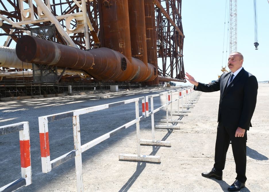 Prezident İlham Əliyev “Qarabağ” yatağının dayaq blokunun dənizə yola salınması mərasimində iştirak edib (FOTO/VİDEO) (YENİLƏNİB 2)
