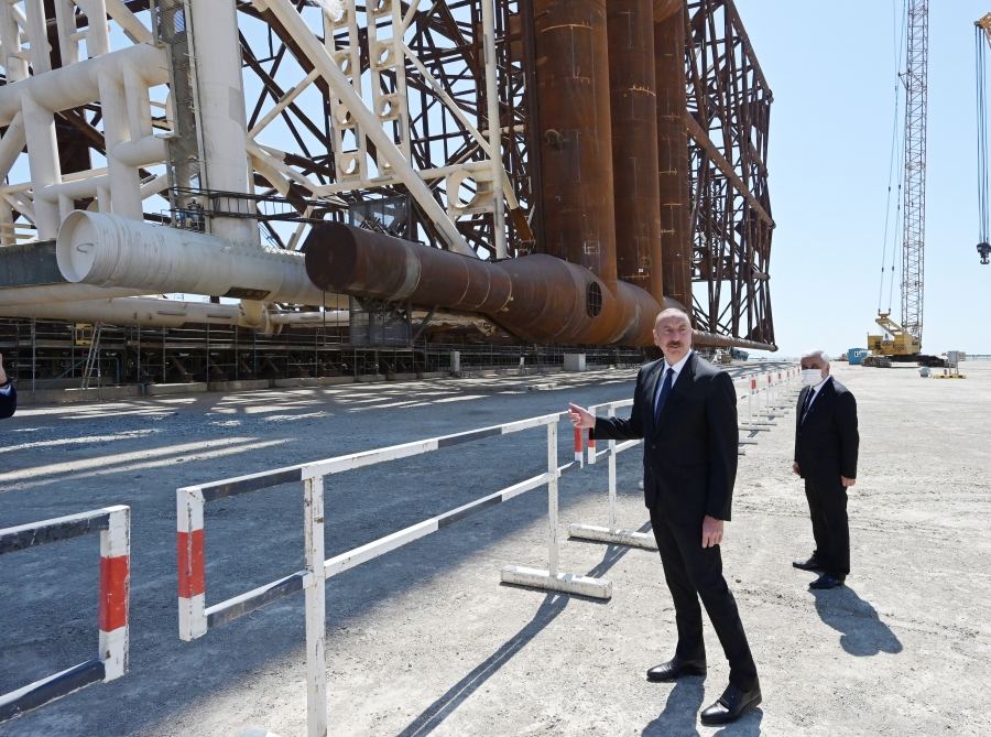 Prezident İlham Əliyev “Qarabağ” yatağının dayaq blokunun dənizə yola salınması mərasimində iştirak edib (FOTO/VİDEO) (YENİLƏNİB 2)