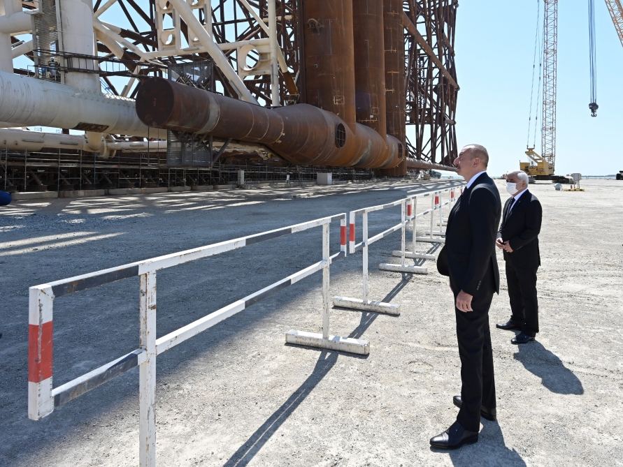 Prezident İlham Əliyev “Qarabağ” yatağının dayaq blokunun dənizə yola salınması mərasimində iştirak edib (FOTO/VİDEO) (YENİLƏNİB 2)