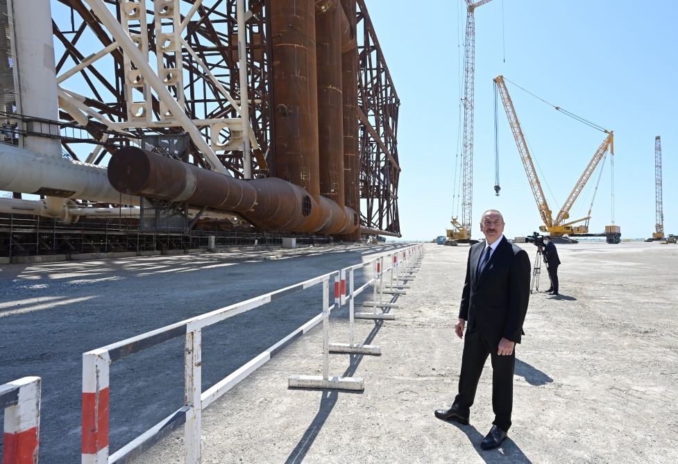 Prezident İlham Əliyev “Qarabağ” yatağının dayaq blokunun dənizə yola salınması mərasimində iştirak edib (FOTO/VİDEO) (YENİLƏNİB 2)
