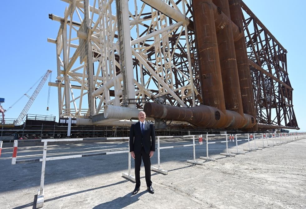 Prezident İlham Əliyev “Qarabağ” yatağının dayaq blokunun dənizə yola salınması mərasimində iştirak edib (FOTO/VİDEO) (YENİLƏNİB 2)