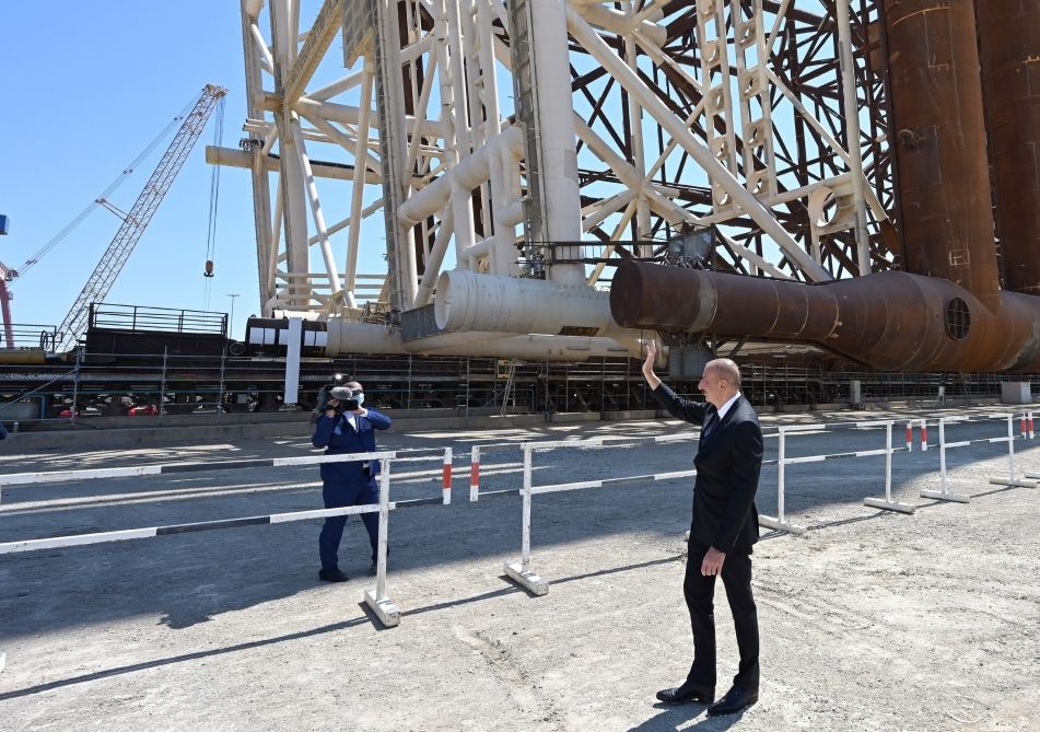 Prezident İlham Əliyev “Qarabağ” yatağının dayaq blokunun dənizə yola salınması mərasimində iştirak edib (FOTO/VİDEO) (YENİLƏNİB 2)