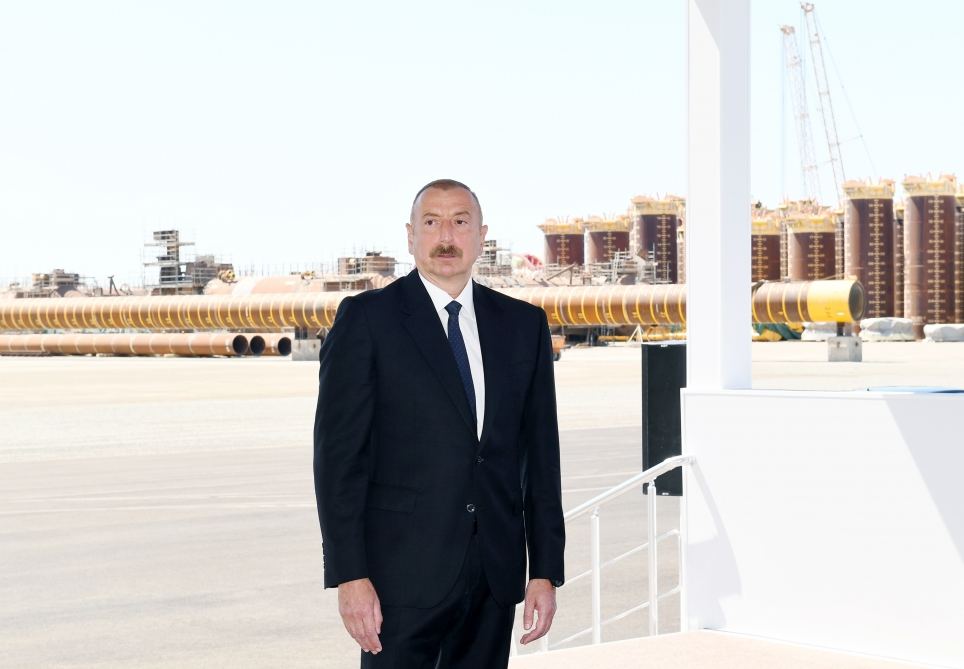 Prezident İlham Əliyev “Qarabağ” yatağının dayaq blokunun dənizə yola salınması mərasimində iştirak edib (FOTO/VİDEO) (YENİLƏNİB 2)