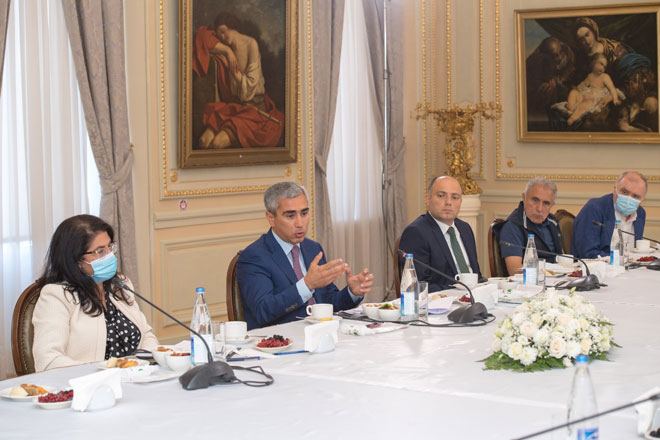 Bir qrup tanınmış mədəniyyət və incəsənət xadimi ilə görüş keçirilib (FOTO)