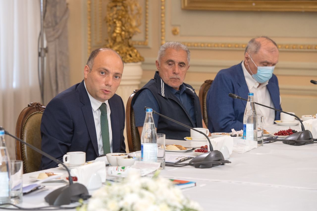 Bir qrup tanınmış mədəniyyət və incəsənət xadimi ilə görüş keçirilib (FOTO)