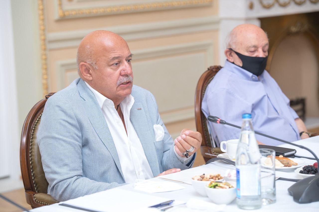 Bir qrup tanınmış mədəniyyət və incəsənət xadimi ilə görüş keçirilib (FOTO)