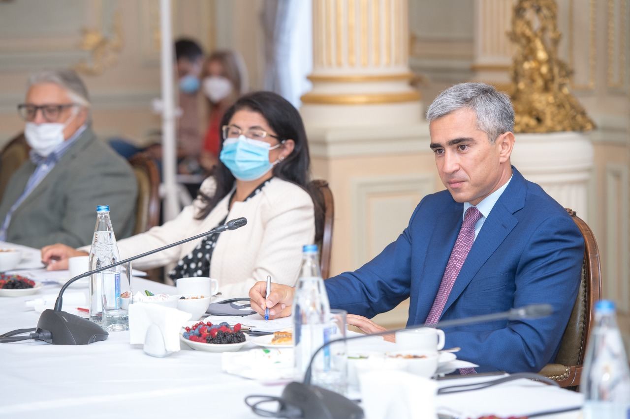 Bir qrup tanınmış mədəniyyət və incəsənət xadimi ilə görüş keçirilib (FOTO)