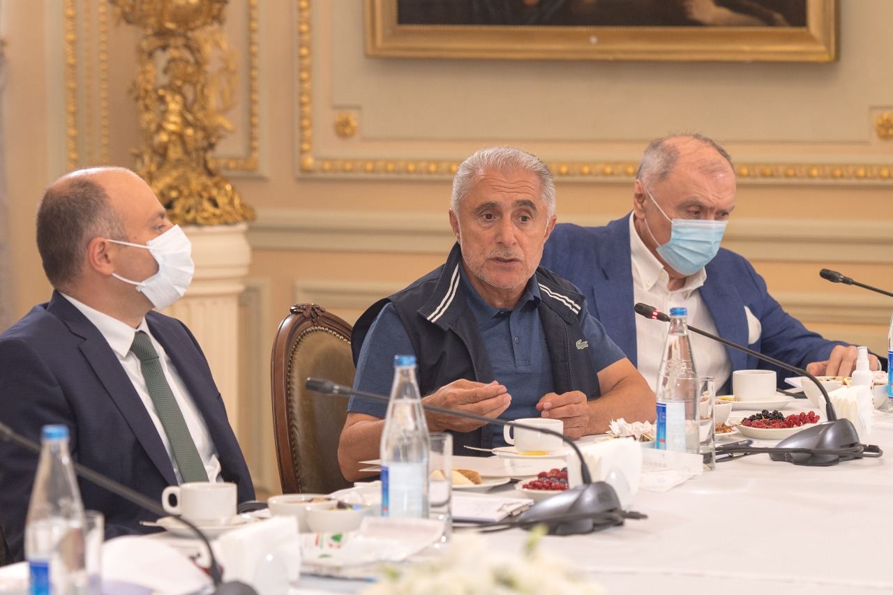Bir qrup tanınmış mədəniyyət və incəsənət xadimi ilə görüş keçirilib (FOTO)