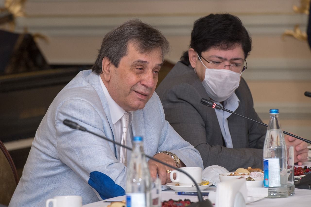 Bir qrup tanınmış mədəniyyət və incəsənət xadimi ilə görüş keçirilib (FOTO)