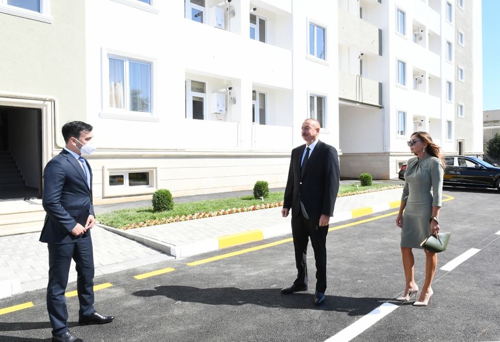 Prezident İlham Əliyev və birinci xanım Mehriban Əliyeva Buzovnada yenidən qurulan yataqxana binasının açılışında iştirak ediblər (FOTO) (YENİLƏNİB 2)