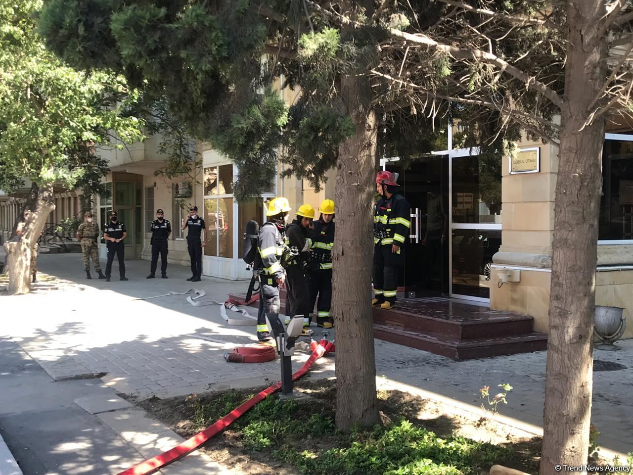 Ədliyyə Nazirliyinin binasında yanğın olub (FOTO)