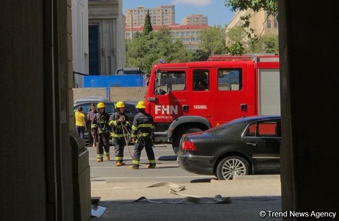 Ədliyyə Nazirliyinin binasında yanğın olub (FOTO)