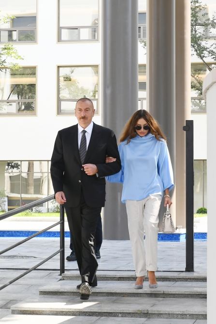 Prezident İlham Əliyev və birinci xanım Mehriban Əliyeva UNEC-in yenidən inşa olunan tədris korpusunun istifadəyə verilməsi tədbirində iştirak ediblər (YENİLƏNİB-2) (FOTO)