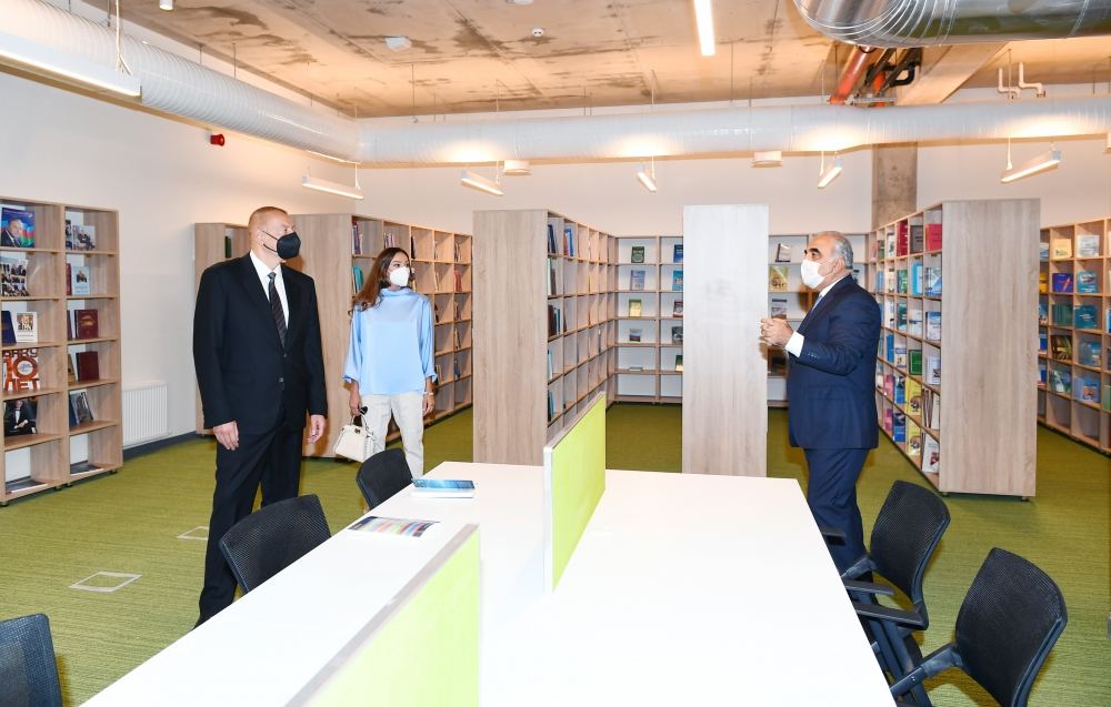 Prezident İlham Əliyev və birinci xanım Mehriban Əliyeva UNEC-in yenidən inşa olunan tədris korpusunun istifadəyə verilməsi tədbirində iştirak ediblər (YENİLƏNİB-2) (FOTO)