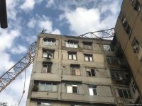 Bakıda aşan kran 5 avtomobili yararsız hala salıb - FOTO
