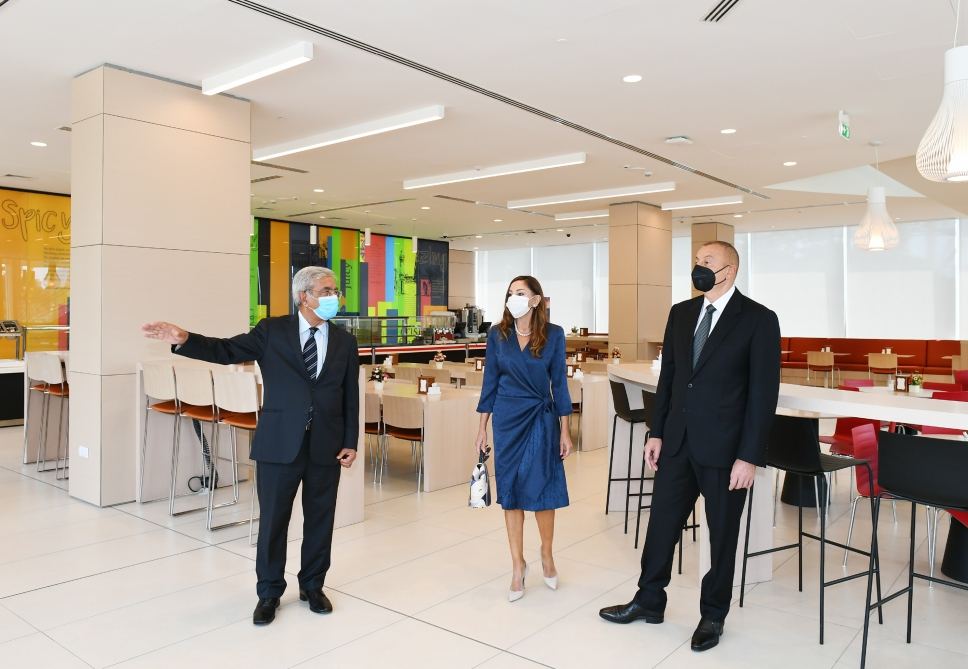 Prezident İlham Əliyev və birinci xanım Mehriban Əliyeva ADA Universitetinin iki yeni korpusunun açılışında iştirak ediblər (FOTO) (YENİLƏNİB-2)