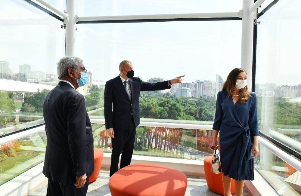 Prezident İlham Əliyev və birinci xanım Mehriban Əliyeva ADA Universitetinin iki yeni korpusunun açılışında iştirak ediblər (FOTO) (YENİLƏNİB-2)