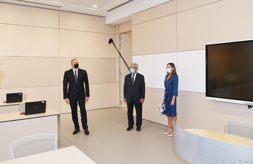 Prezident İlham Əliyev və birinci xanım Mehriban Əliyeva ADA Universitetinin iki yeni korpusunun açılışında iştirak ediblər (FOTO) (YENİLƏNİB-2)