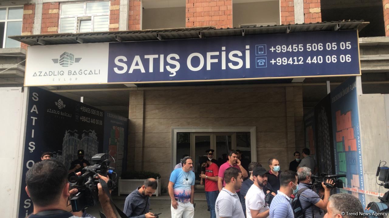 Bakıda aşan kran 5 avtomobili yararsız hala salıb - FOTO