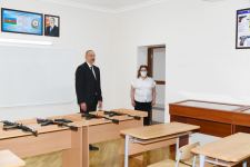 Prezident İlham Əliyev Bakıda məktəbdə aparılan əsaslı təmir işləri ilə tanış olub və yeni korpusun açılışında iştirak edib (FOTO) (YENİLƏNİB)