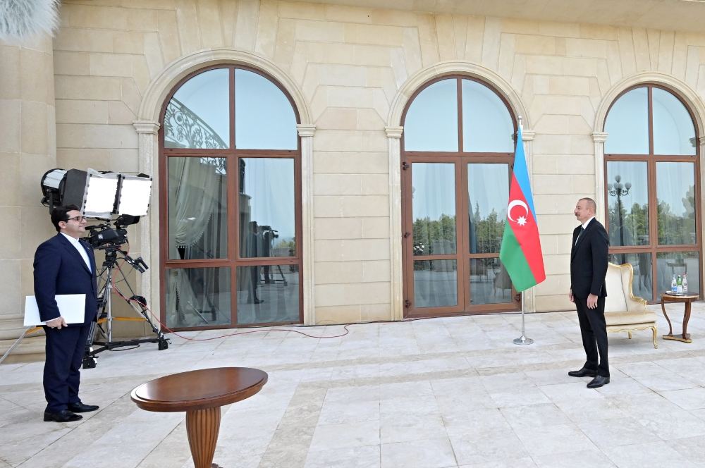 Prezident İlham Əliyev İranın Azərbaycanda yeni təyin olunmuş səfirinin etimadnaməsini qəbul edib (FOTO) (YENİLƏNİB)