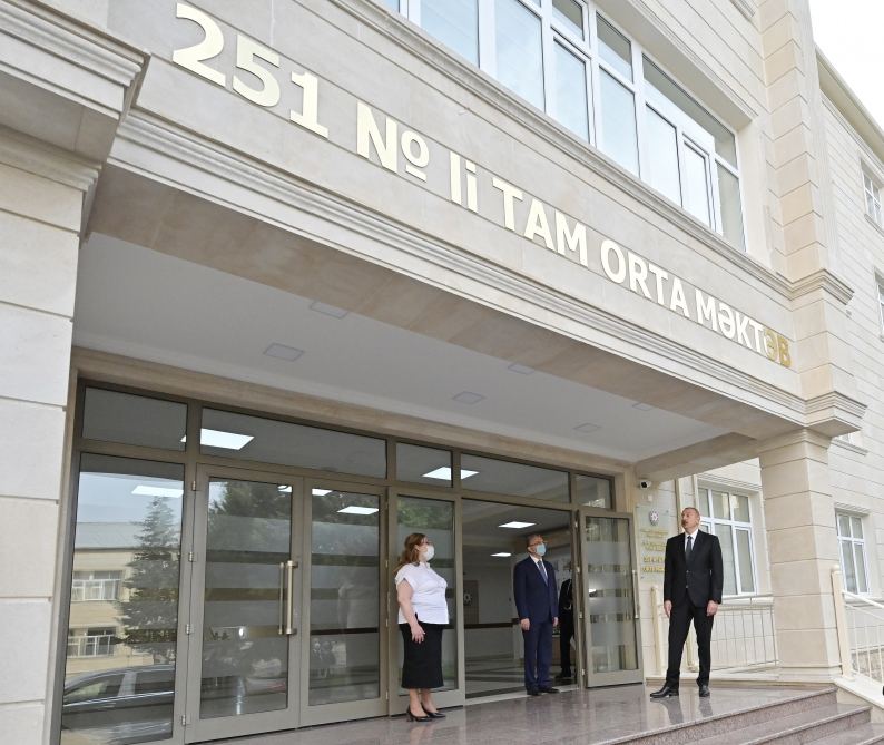 Prezident İlham Əliyev Bakıda məktəbdə aparılan əsaslı təmir işləri ilə tanış olub və yeni korpusun açılışında iştirak edib (FOTO) (YENİLƏNİB)