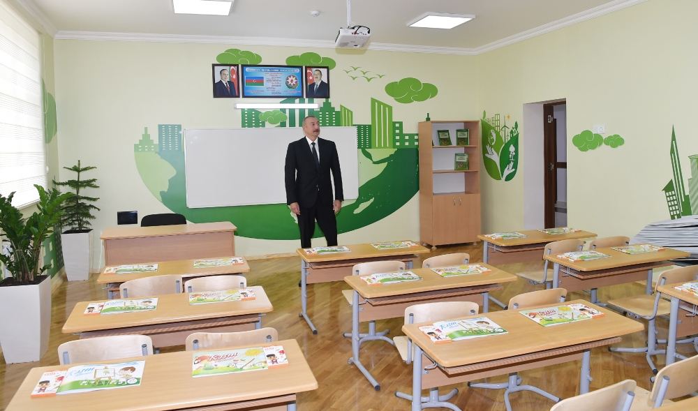 Prezident İlham Əliyev Bakıda məktəbdə aparılan əsaslı təmir işləri ilə tanış olub və yeni korpusun açılışında iştirak edib (FOTO) (YENİLƏNİB)