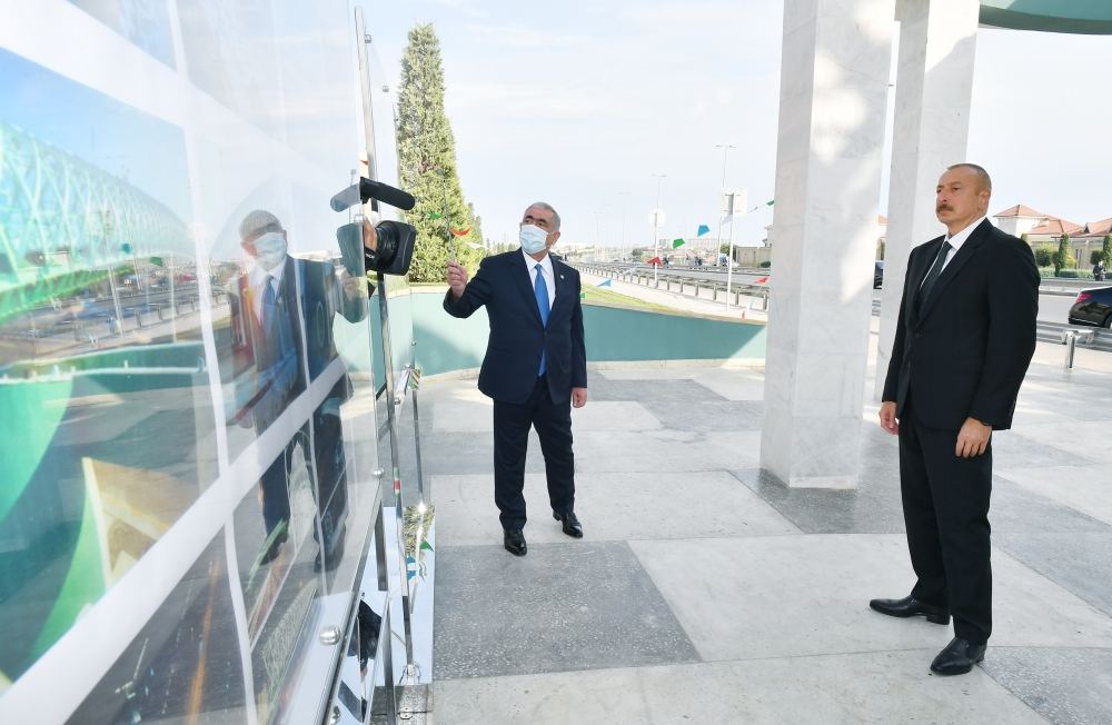 Prezident İlham Əliyev Mərdəkan-Zuğulba avtomobil yolunda yerüstü piyada keçidinin açılışında iştirak edib  (FOTO) (YENİLƏNİB)
