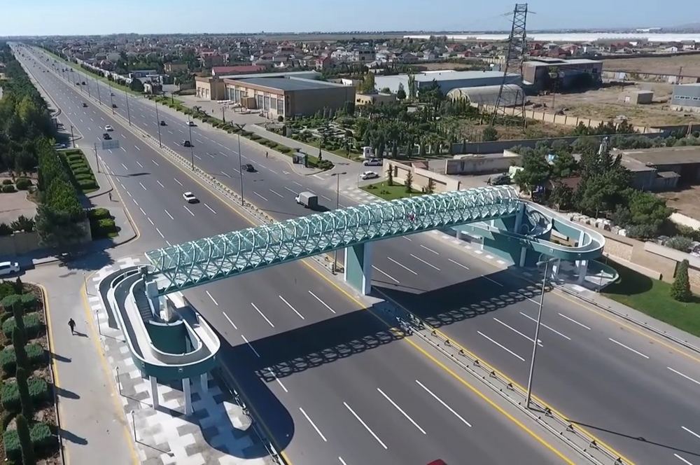 Prezident İlham Əliyev Mərdəkan-Zuğulba avtomobil yolunda yerüstü piyada keçidinin açılışında iştirak edib  (FOTO) (YENİLƏNİB)