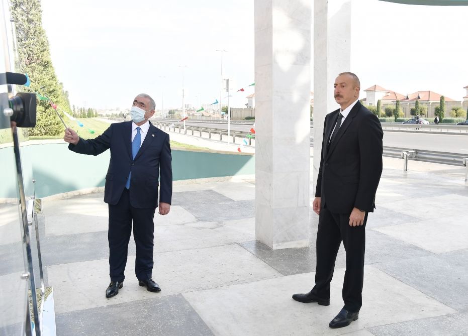 Prezident İlham Əliyev Mərdəkan-Zuğulba avtomobil yolunda yerüstü piyada keçidinin açılışında iştirak edib  (FOTO) (YENİLƏNİB)
