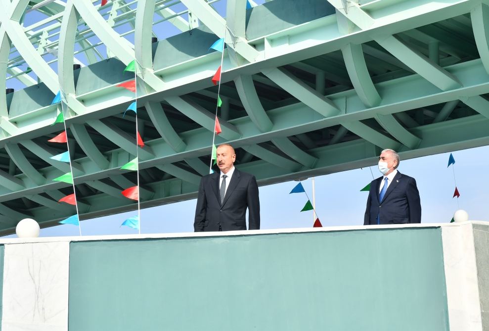 Prezident İlham Əliyev Mərdəkan-Zuğulba avtomobil yolunda yerüstü piyada keçidinin açılışında iştirak edib  (FOTO) (YENİLƏNİB)