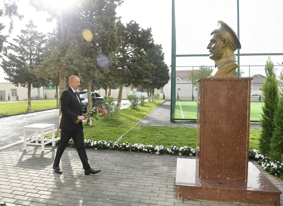 Prezident İlham Əliyev Əmircan qəsəbəsindəki 154 nömrəli məktəbin açılışında iştirak edib (FOTO) 
 (YENİLƏNİB)
