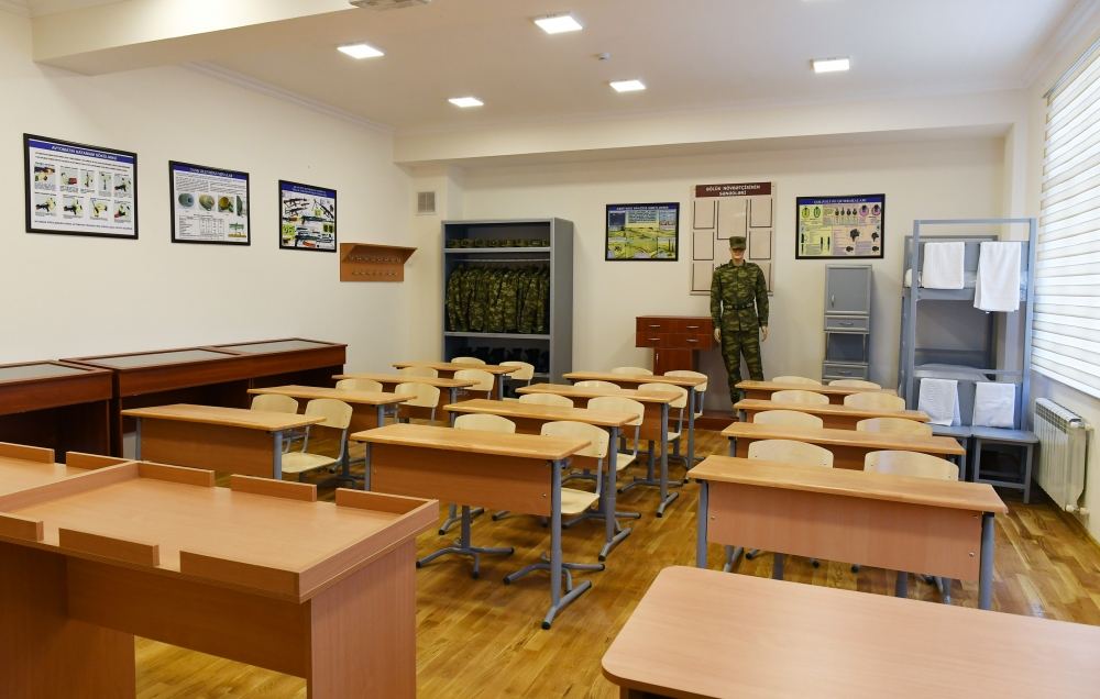 Prezident İlham Əliyev Əmircan qəsəbəsindəki 154 nömrəli məktəbin açılışında iştirak edib (FOTO) 
 (YENİLƏNİB)