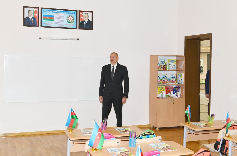 Prezident İlham Əliyev Əmircan qəsəbəsindəki 154 nömrəli məktəbin açılışında iştirak edib (FOTO) 
 (YENİLƏNİB)