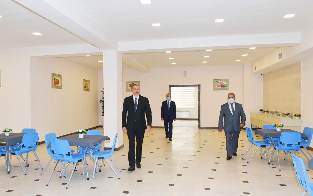 Prezident İlham Əliyev Əmircan qəsəbəsindəki 154 nömrəli məktəbin açılışında iştirak edib (FOTO) 
 (YENİLƏNİB)