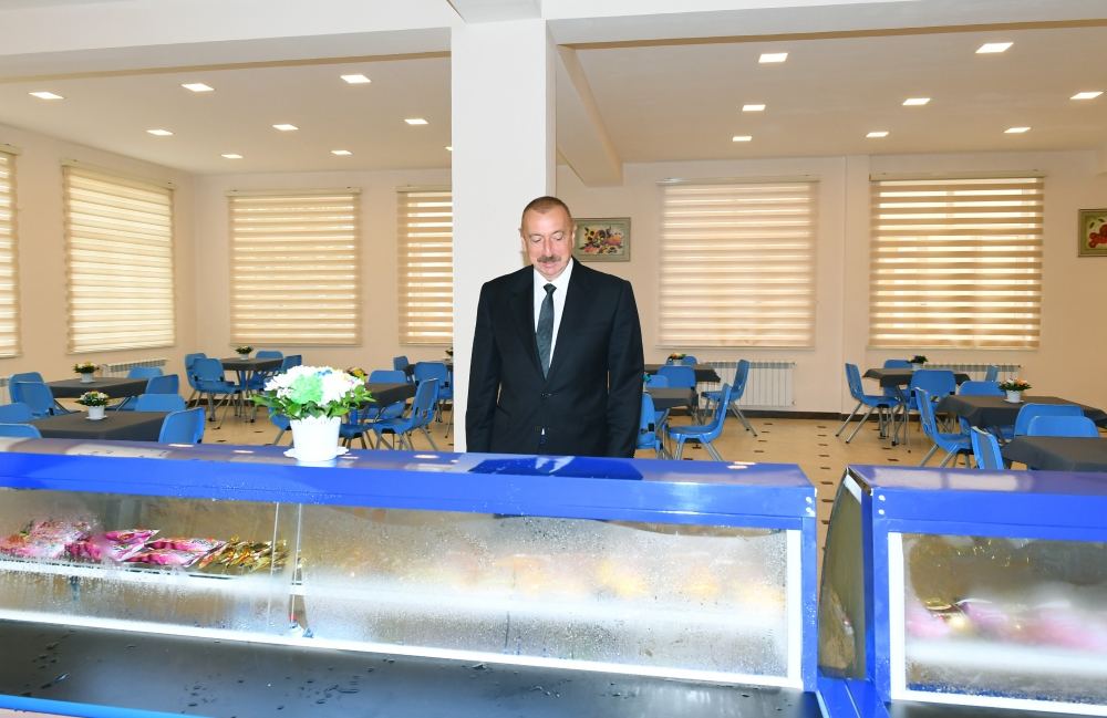 Prezident İlham Əliyev Əmircan qəsəbəsindəki 154 nömrəli məktəbin açılışında iştirak edib (FOTO) 
 (YENİLƏNİB)