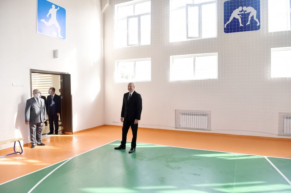 Prezident İlham Əliyev Əmircan qəsəbəsindəki 154 nömrəli məktəbin açılışında iştirak edib (FOTO) 
 (YENİLƏNİB)