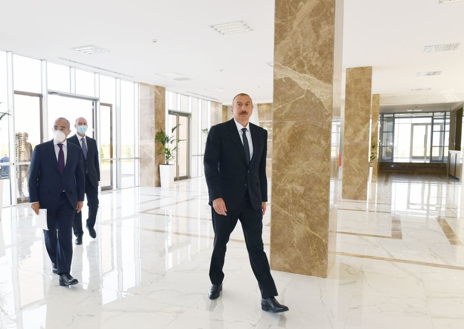 Prezident İlham Əliyev Sumqayıtda Peşə Təhsil Mərkəzinin açılışında iştirak edib (FOTO) (YENİLƏNİB)