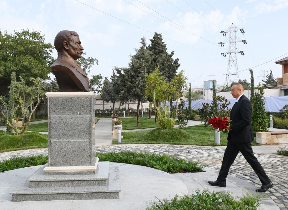 Prezident İlham Əliyev Əmircan qəsəbəsində parkda yaradılan şəraitlə tanış olub (FOTO) (YENİLƏNİB)