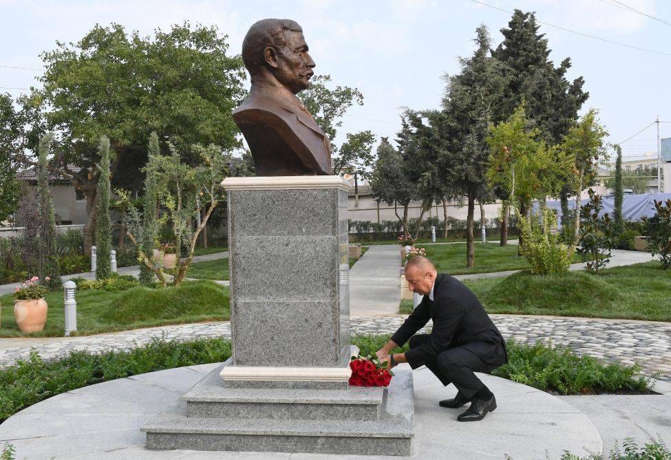 Prezident İlham Əliyev Əmircan qəsəbəsində parkda yaradılan şəraitlə tanış olub (FOTO) (YENİLƏNİB)