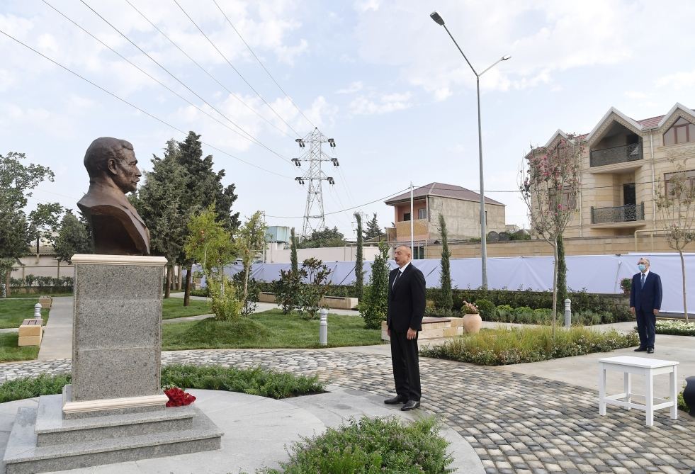 Prezident İlham Əliyev Əmircan qəsəbəsində parkda yaradılan şəraitlə tanış olub (FOTO) (YENİLƏNİB)