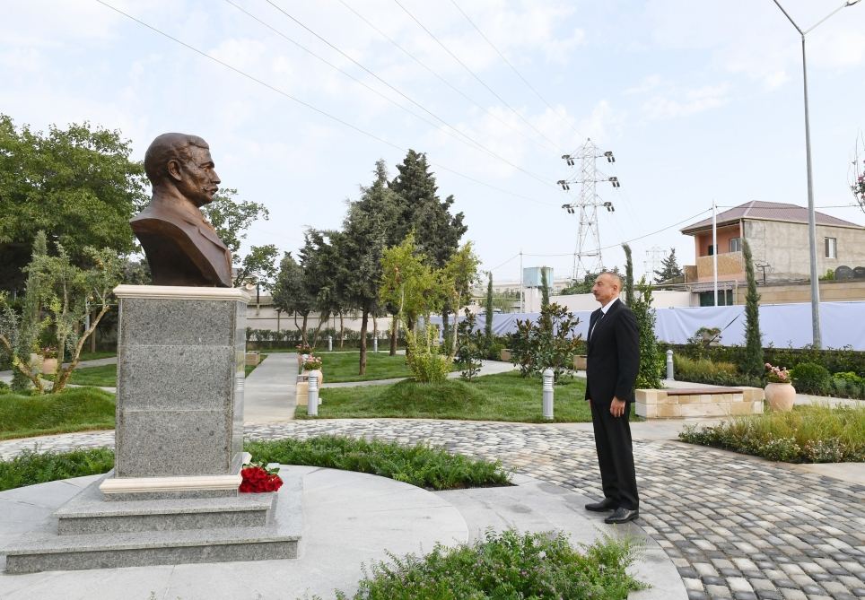 Prezident İlham Əliyev Əmircan qəsəbəsində parkda yaradılan şəraitlə tanış olub (FOTO) (YENİLƏNİB)