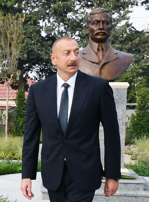 Prezident İlham Əliyev Əmircan qəsəbəsində parkda yaradılan şəraitlə tanış olub (FOTO) (YENİLƏNİB)