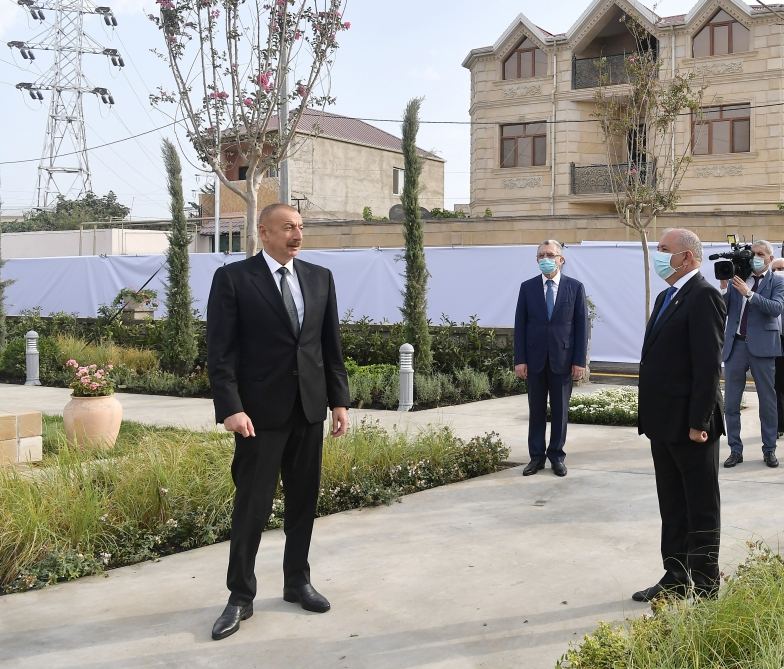 Prezident İlham Əliyev Əmircan qəsəbəsində parkda yaradılan şəraitlə tanış olub (FOTO) (YENİLƏNİB)