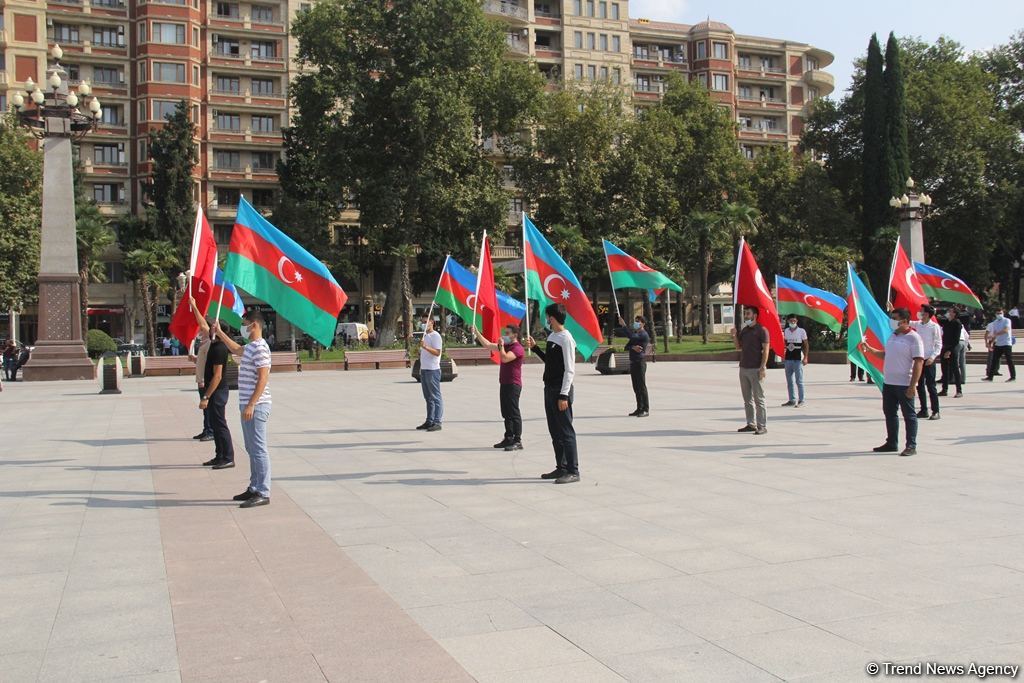 Azadlıq şahinləri Gəncə səmasında (ƏLAVƏ OLUNUB) (FOTO)
