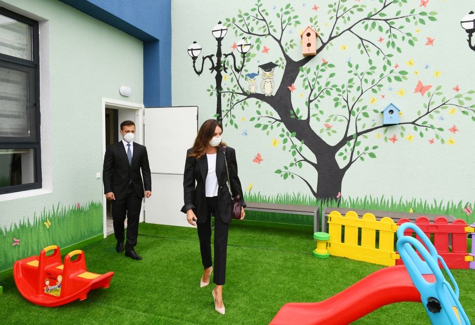 Birinci vitse-prezident Mehriban Əliyeva Şağan qəsəbəsində yeni uşaq bağçasının istifadəyə verilməsi tədbirində iştirak edib (FOTO)