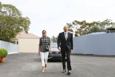 Prezident İlham Əliyev və birinci xanım Mehriban Əliyeva Balaxanı qəsəbəsində aparılan abadlıq işləri ilə tanış olublar (FOTO) (YENİLƏNİB-2)