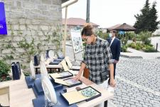 Prezident İlham Əliyev və birinci xanım Mehriban Əliyeva Balaxanı qəsəbəsində aparılan abadlıq işləri ilə tanış olublar (FOTO) (YENİLƏNİB-2)