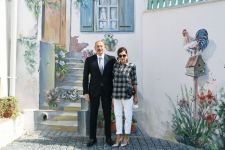 Prezident İlham Əliyev və birinci xanım Mehriban Əliyeva Balaxanı qəsəbəsində aparılan abadlıq işləri ilə tanış olublar (FOTO) (YENİLƏNİB-2)